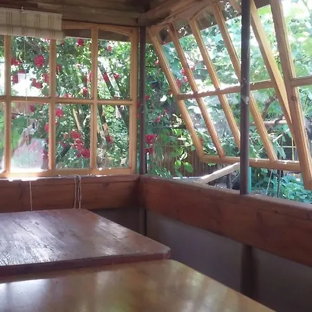 Guest House Konukevi *